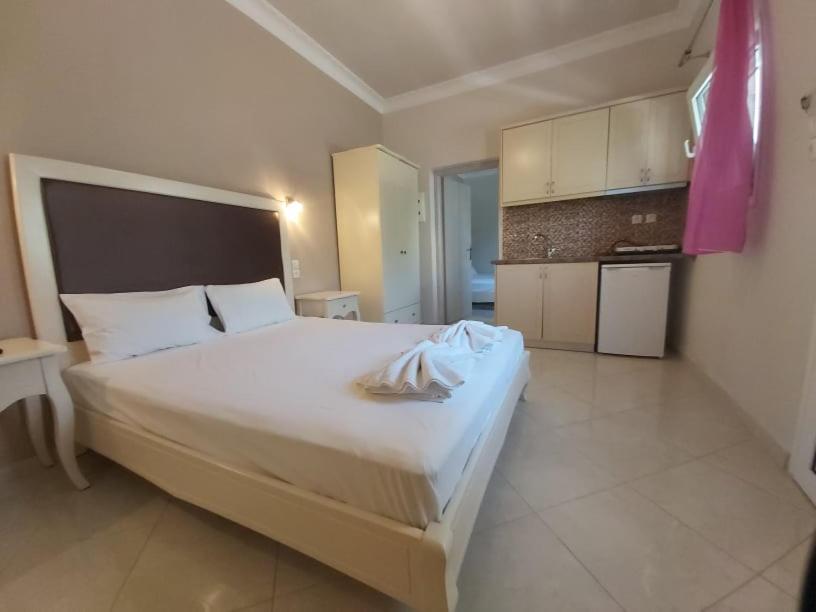 אמודיה Konstantinos Apartments חדר תמונה