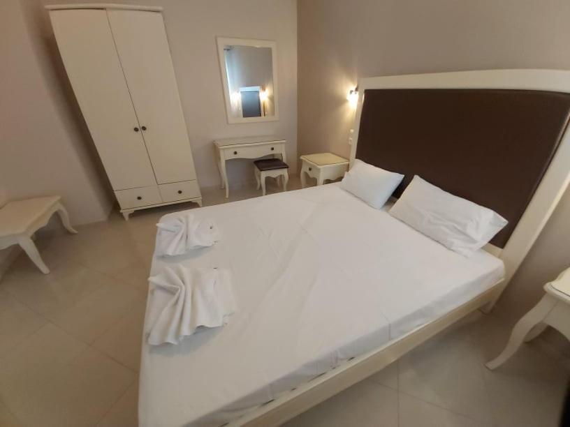 אמודיה Konstantinos Apartments חדר תמונה